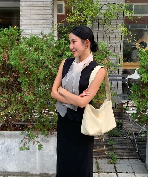 MUCU AND EBONY(ムクアンドエボニー)の「Comfy Bag _ Pale Ivory(ショルダーバッグ・レディース・その他・FREE)」の6枚目の写真