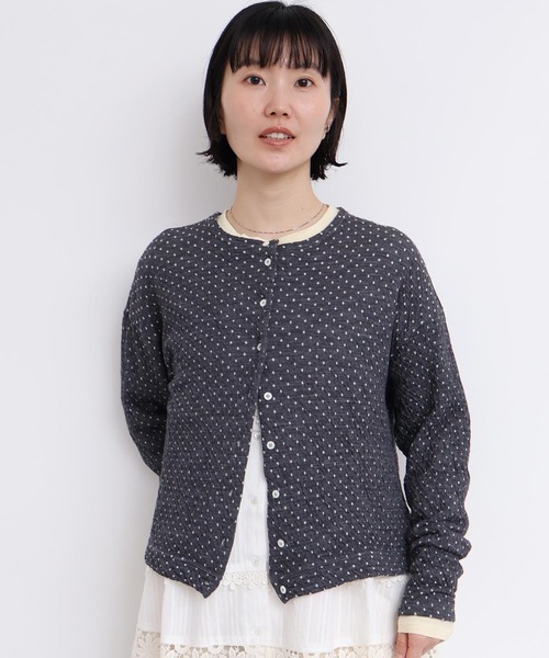l'atelier du savon（アトリエドサボン）の「ふくふくしたドット　カットソーカーディガン（カーディガン/ボレロ・レディース・オフホワイト/グレー/ブラック・FREE）」の4枚目の写真