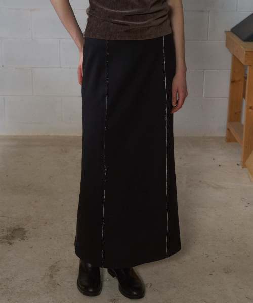 ANDNEEDS(アンドニーズ)の「Low edge long skirt (black)(スカート・レディース・その他・SMALL/MEDIUM)」の4枚目の写真