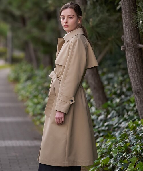 DRESSTERIOR（ドレステリア）の「ライトトレンチコート（トレンチコート・レディース・ベージュ/チャコールグレー・38/36/34）」の9枚目の写真