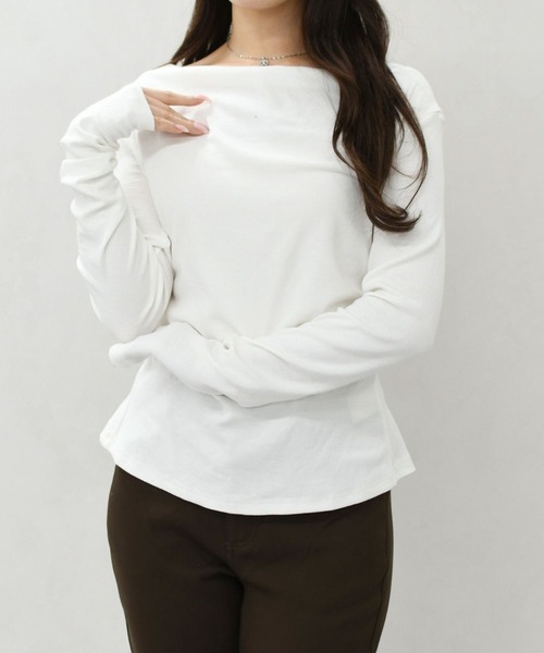 MISCH MASCH(ミッシュマッシュ)の「一部店舗限定 ドレープネック美シルエット長袖トップス(Tシャツ/カットソー・レディース・ブラック/ブラウン/ホワイト・フリ-)」の2枚目の写真