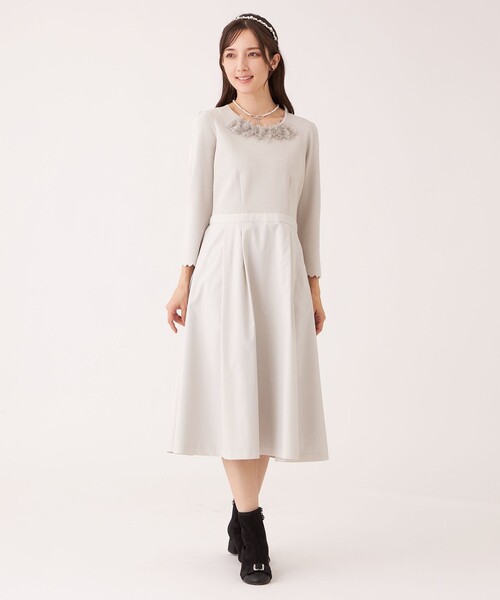 TO BE CHIC(トゥー ビー シック)の「チュールブレード ニットワンピース(ワンピース・レディース・ベージュ/ブラック・42/40)」の9枚目の写真