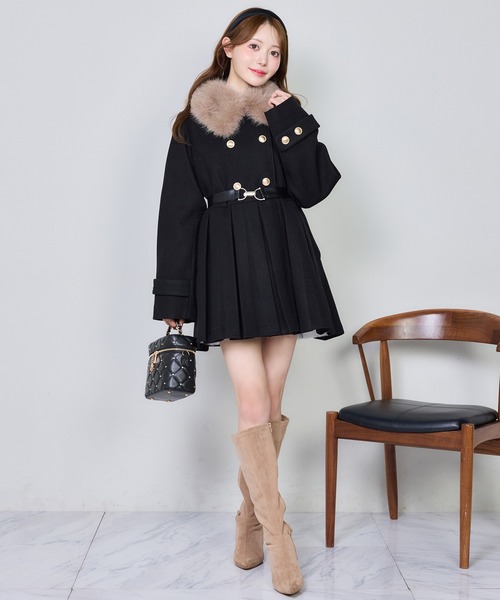 one after another NICE CLAUP（ワンアフターアナザーナイスクラップ）の「フェイクファー襟プリーツミドルコート（その他アウター・レディース・ベージュ/ブラック/アイボリー・FREE）」の4枚目の写真