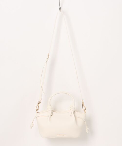 CHARLES & KEITH（チャールズ & キース）の「Sammie サミー ノットハンドル ウェービートートバッグ（トートバッグ・レディース・ピンク系その他3/クリーム/ブラック・S）」の16枚目の写真