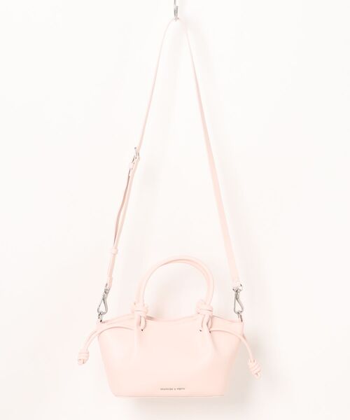 CHARLES & KEITH（チャールズ & キース）の「Sammie サミー ノットハンドル ウェービートートバッグ（トートバッグ・レディース・ピンク系その他3/クリーム/ブラック・S）」の22枚目の写真