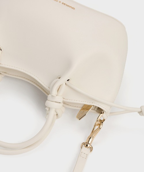 CHARLES & KEITH（チャールズ & キース）の「Sammie サミー ノットハンドル ウェービートートバッグ（トートバッグ・レディース・ピンク系その他3/クリーム/ブラック・S）」の13枚目の写真