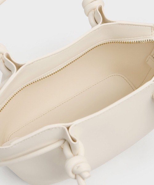 CHARLES & KEITH（チャールズ & キース）の「Sammie サミー ノットハンドル ウェービートートバッグ（トートバッグ・レディース・ピンク系その他3/クリーム/ブラック・S）」の14枚目の写真