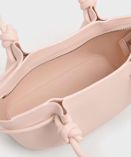CHARLES & KEITH（チャールズ & キース）の「Sammie サミー ノットハンドル ウェービートートバッグ（トートバッグ・レディース・ピンク系その他3/クリーム/ブラック・S）」の20枚目の写真
