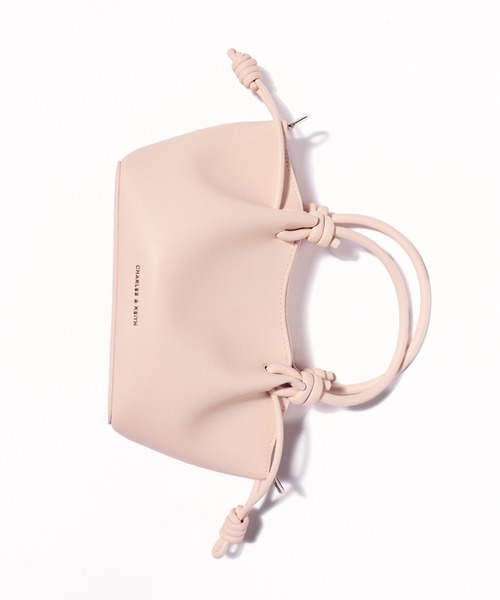 CHARLES & KEITH（チャールズ & キース）の「Sammie サミー ノットハンドル ウェービートートバッグ（トートバッグ・レディース・ピンク系その他3/クリーム/ブラック・S）」の21枚目の写真