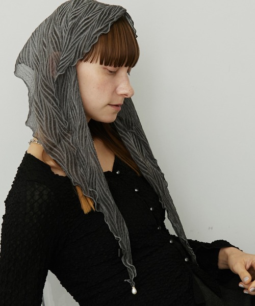 uyu.(ウユ)の「フェイクパール付き メローストール(ストール/ショール・レディース・ライトブルー/アイボリー/ブラック/ピンク/ベージュ・FREE)」の2枚目の写真