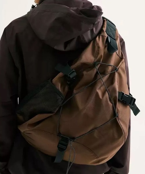 WESTBOY(ウエストボーイ)の「ユニセックス テック ストリート ワンショルダーバッグ WO25W17BG29(ショルダーバッグ・メンズ・ブラウン/ブラック・FREE)」の5枚目の写真