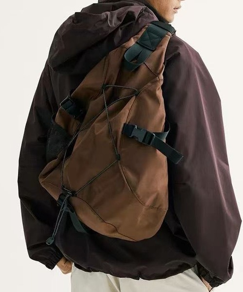 WESTBOY(ウエストボーイ)の「ユニセックス テック ストリート ワンショルダーバッグ WO25W17BG29(ショルダーバッグ・メンズ・ブラウン/ブラック・FREE)」の6枚目の写真