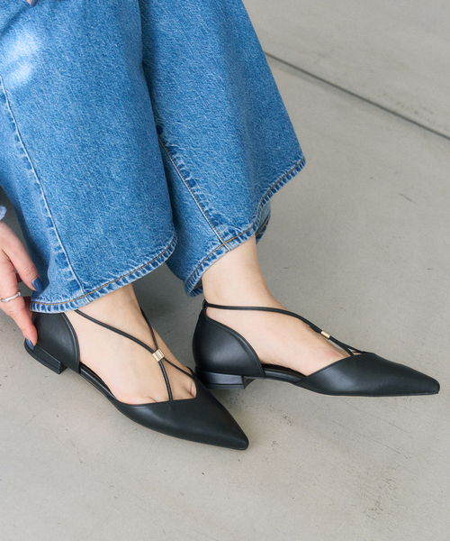 LE TALON(ルタロン)の「《追加》ポインテッドメタルクロスストラップフラット(その他シューズ・レディース・アイボリー/キャメル/ブラック系その他・22cm/22.5cm/23cm/23.5cm/24cm/24.5cm/25cm)」の1枚目の写真