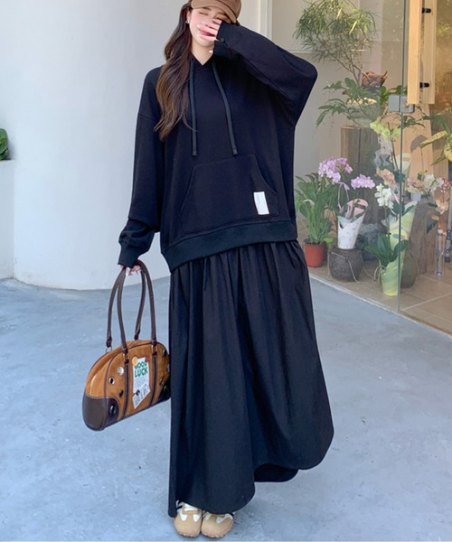 AMAJI（アマジ）の「ドッキングスカート スウェットパーカーワンピース（ワンピース・レディース・ブラック・LARGE/X-LARGE/XX-LARGE）」の6枚目の写真