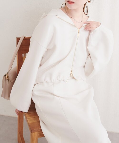 natural couture（ナチュラルクチュール）の「サイドラインスリーブパーカー（パーカー・レディース・チャコールグレー/オフホワイト/グレイッシュベージュ・FREE）」の2枚目の写真