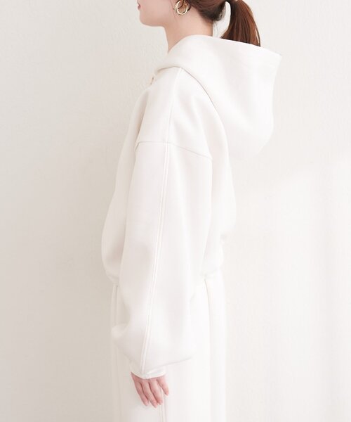 natural couture（ナチュラルクチュール）の「サイドラインスリーブパーカー（パーカー・レディース・チャコールグレー/オフホワイト/グレイッシュベージュ・FREE）」の13枚目の写真