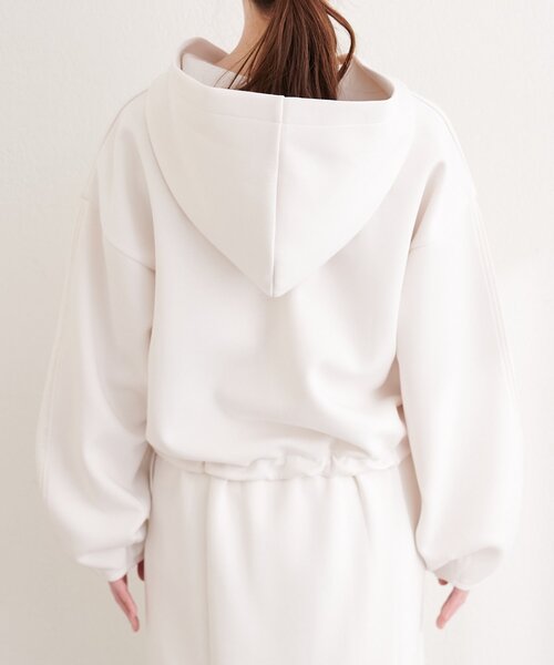 natural couture（ナチュラルクチュール）の「サイドラインスリーブパーカー（パーカー・レディース・チャコールグレー/オフホワイト/グレイッシュベージュ・FREE）」の14枚目の写真