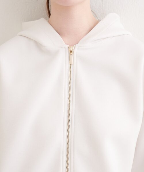 natural couture（ナチュラルクチュール）の「サイドラインスリーブパーカー（パーカー・レディース・チャコールグレー/オフホワイト/グレイッシュベージュ・FREE）」の15枚目の写真