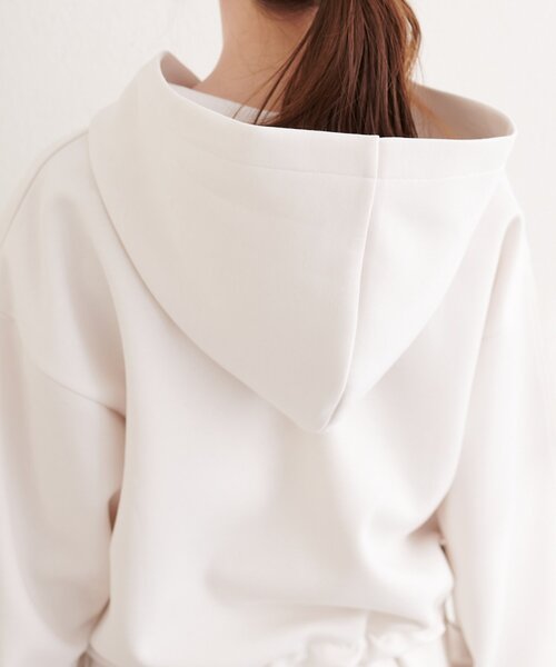 natural couture（ナチュラルクチュール）の「サイドラインスリーブパーカー（パーカー・レディース・チャコールグレー/オフホワイト/グレイッシュベージュ・FREE）」の16枚目の写真