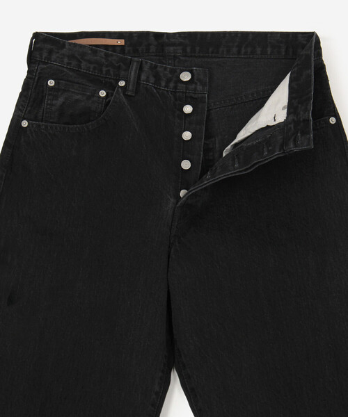 SCYE BASICS（サイベーシックス）の「SCYE BASICS | セルビッチ ワイドデニム Black MEN（デニムパンツ・メンズ・ブラック・31/30）」の4枚目の写真