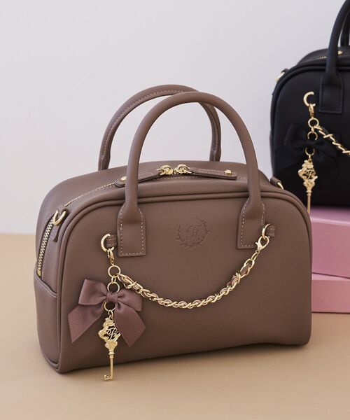 Maison de FLEUR(メゾンドフルール)の「チャーム付きスクエアボストンバッグ(ハンドバッグ・レディース・ブラック/ブラウン・FREE)」の11枚目の写真