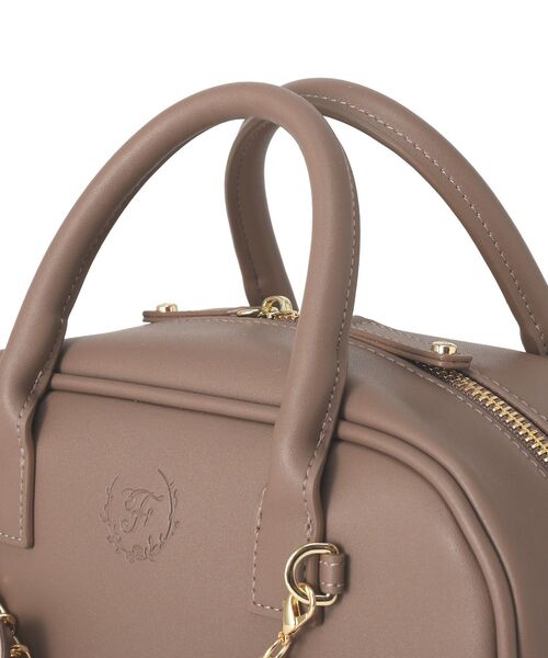 Maison de FLEUR(メゾンドフルール)の「チャーム付きスクエアボストンバッグ(ハンドバッグ・レディース・ブラック/ブラウン・FREE)」の21枚目の写真