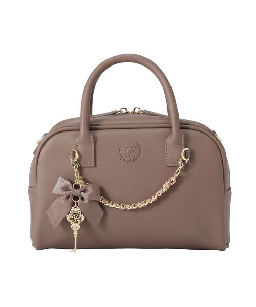 Maison de FLEUR(メゾンドフルール)の「チャーム付きスクエアボストンバッグ(ハンドバッグ・レディース・ブラック/ブラウン・FREE)」の9枚目の写真