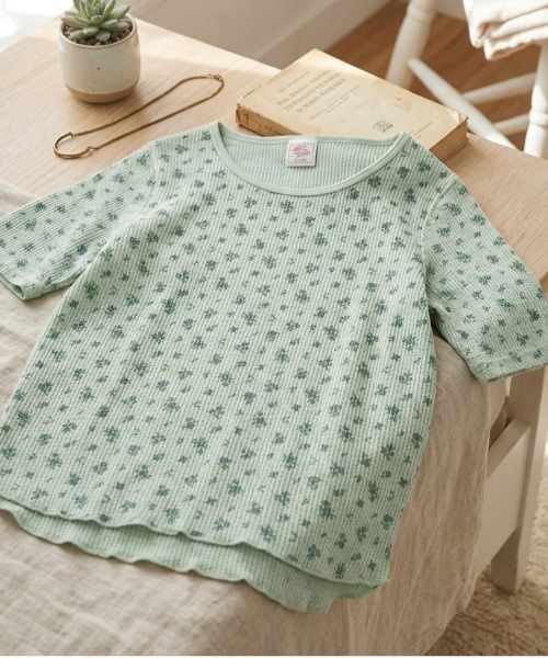 ALWAYS GOOD TIME(オルウェイズグッドタイム)の「【JEMORGAN / ジェーイーモーガン】花柄ワッフルハーフスリーブピグメントT(Tシャツ/カットソー・レディース・ブルー系/イエロー系/ブラック系/グリーン系・F)」の2枚目の写真