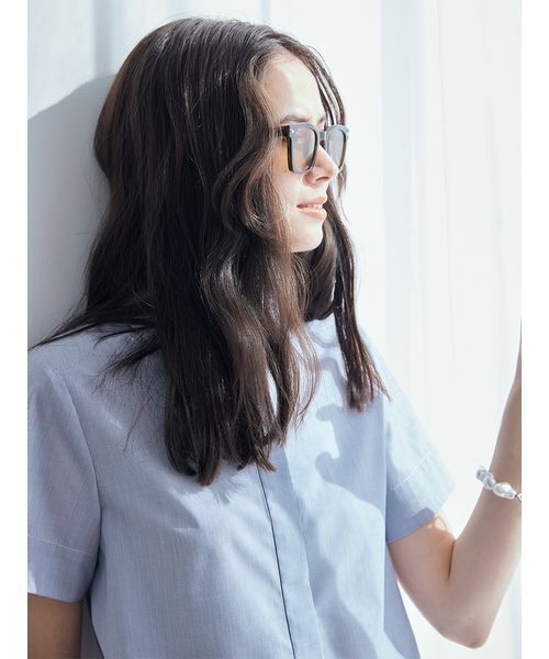 Mila Owen（ミラオーウェン）の「カラークリアフリームサングラス（サングラス・レディース・ブラウン・F）」の4枚目の写真