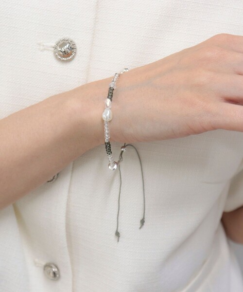 fredy emue（フレディエミュ）の「ストリングアジャストビーズブレス（ブレスレット・レディース・ベージュ系その他3/グレー系その他・FREE）」の5枚目の写真