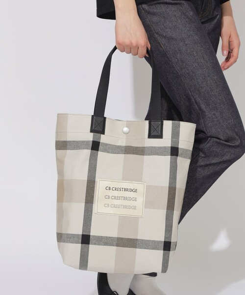CB CRESTBRIDGE(シービークレストブリッジ)の「クレストブリッジチェックトート(トートバッグ・レディース・ライトベージュ/ブルー系その他7・FREE)」の16枚目の写真