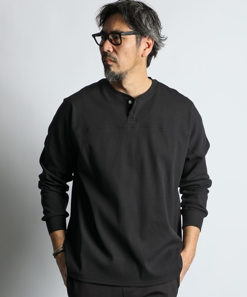 The DUFFER of ST.GEORGE(ザダファーオブセントジョージ)の「【WEB限定アイテム】「AIR FLEX」HONEYCOMB HENLEY FOOTBALL TEE:高収縮機能素材「エアフレックス」ハニカム ヘンリーネック フットボール ロンT(Tシャツ/カットソー・メンズ・ブラック/ホワイト・SMALL/MEDIUM/LARGE/X-LARGE)」の1枚目の写真