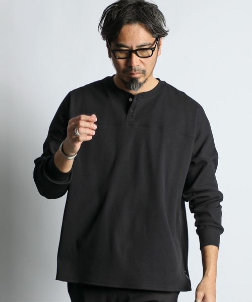 The DUFFER of ST.GEORGE(ザダファーオブセントジョージ)の「【WEB限定アイテム】「AIR FLEX」HONEYCOMB HENLEY FOOTBALL TEE:高収縮機能素材「エアフレックス」ハニカム ヘンリーネック フットボール ロンT(Tシャツ/カットソー・メンズ・ブラック/ホワイト・SMALL/MEDIUM/LARGE/X-LARGE)」の5枚目の写真