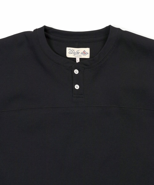 The DUFFER of ST.GEORGE(ザダファーオブセントジョージ)の「【WEB限定アイテム】「AIR FLEX」HONEYCOMB HENLEY FOOTBALL TEE:高収縮機能素材「エアフレックス」ハニカム ヘンリーネック フットボール ロンT(Tシャツ/カットソー・メンズ・ブラック/ホワイト・SMALL/MEDIUM/LARGE/X-LARGE)」の12枚目の写真