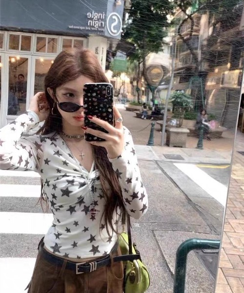 AsheKsha（アシクシャ）の「五角星のツイスト柄Vネック長袖Tシャツ（Tシャツ/カットソー・レディース・ホワイト・M）」の5枚目の写真