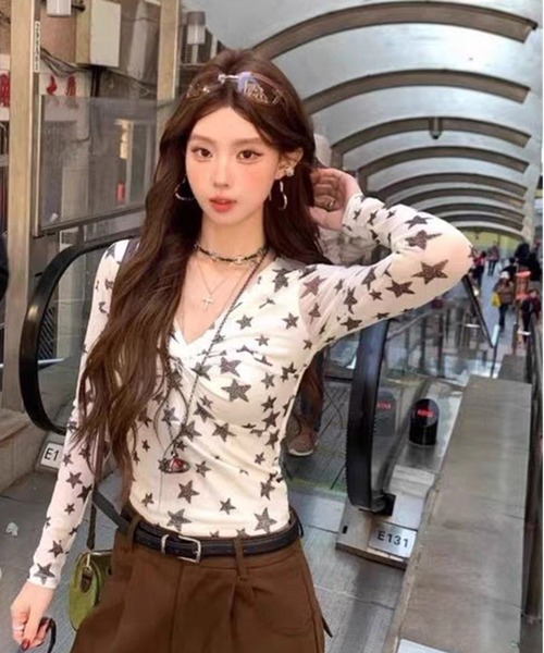 AsheKsha（アシクシャ）の「五角星のツイスト柄Vネック長袖Tシャツ（Tシャツ/カットソー・レディース・ホワイト・M）」の6枚目の写真