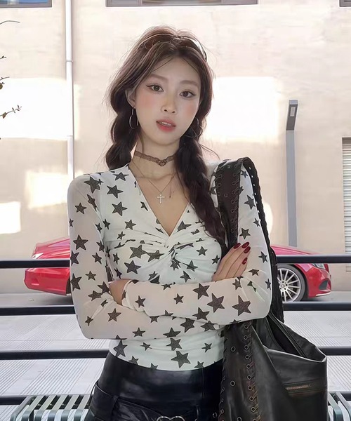 AsheKsha（アシクシャ）の「五角星のツイスト柄Vネック長袖Tシャツ（Tシャツ/カットソー・レディース・ホワイト・M）」の11枚目の写真