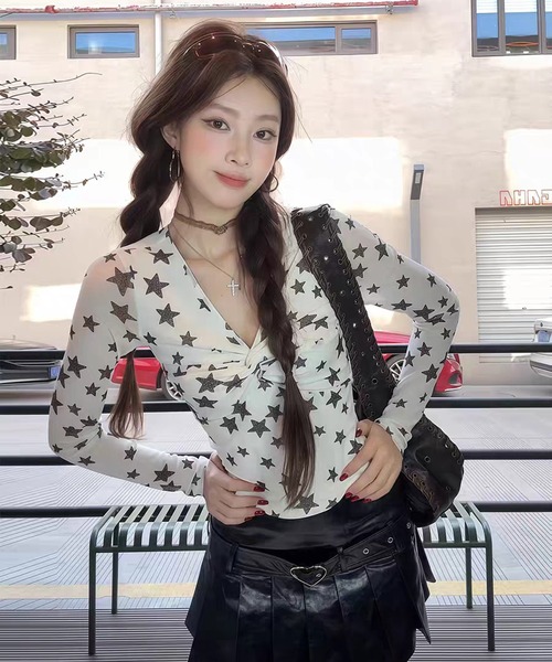 AsheKsha（アシクシャ）の「五角星のツイスト柄Vネック長袖Tシャツ（Tシャツ/カットソー・レディース・ホワイト・M）」の12枚目の写真