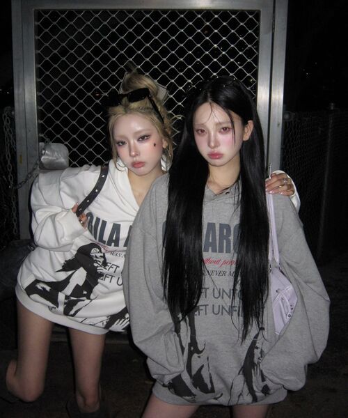 GILAARCHIVE(ギラアーカイブ)の「TWICE GIRL OVER SIZE HOODED_WHITE(パーカー・レディース・その他・MEDIUM/LARGE)」の8枚目の写真