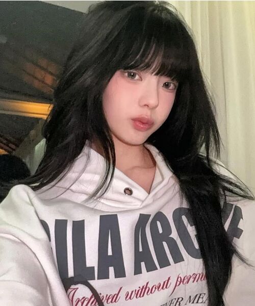 GILAARCHIVE(ギラアーカイブ)の「TWICE GIRL OVER SIZE HOODED_WHITE(パーカー・レディース・その他・MEDIUM/LARGE)」の2枚目の写真