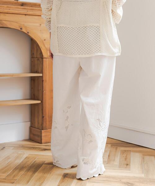 URBAN RESEARCH DOORS(アーバンリサーチドアーズ)の「エンブロイダリーレースイージーパンツ(その他パンツ・レディース・ブラック/オフホワイト・FREE)」の11枚目の写真