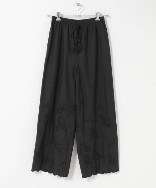 URBAN RESEARCH DOORS(アーバンリサーチドアーズ)の「エンブロイダリーレースイージーパンツ(その他パンツ・レディース・ブラック/オフホワイト・FREE)」の4枚目の写真