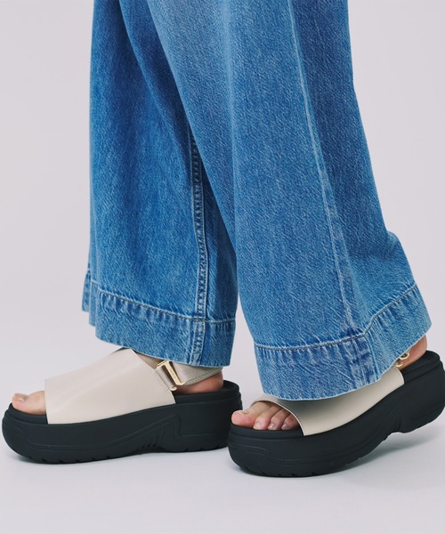 SHAKA(シャカ)の「SHAKA 厚底サンダル VACAY EVOL CHUNKY(サンダル・レディース・ブラウン/ブラック/キナリ・23/22/25/24)」の4枚目の写真