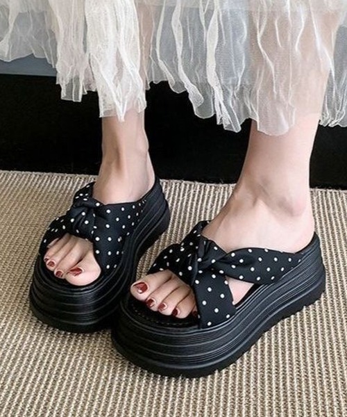 Lace Ladies(レースレディース)の「ドット柄 クロス リボン 厚底 オープン サンダル(サンダル・レディース・ブラック/アイボリー・22.5cm/24cm/24.5cm/23cm/23.5cm)」の1枚目の写真