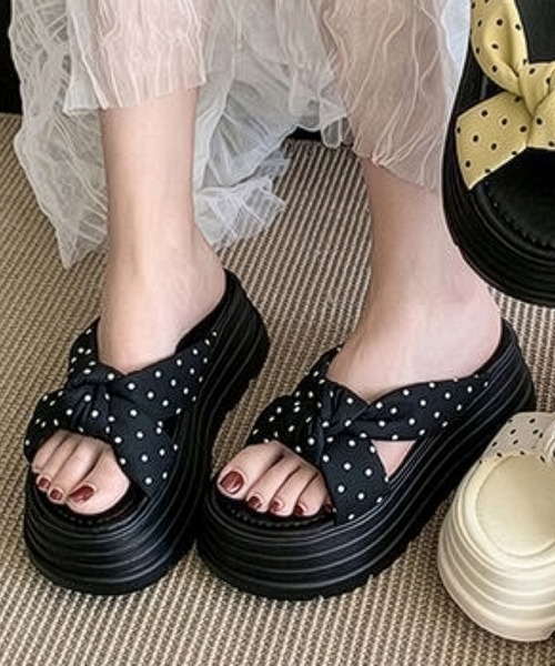 Lace Ladies(レースレディース)の「ドット柄 クロス リボン 厚底 オープン サンダル(サンダル・レディース・ブラック/アイボリー・22.5cm/24cm/24.5cm/23cm/23.5cm)」の8枚目の写真
