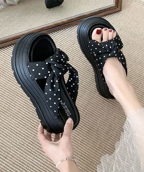 Lace Ladies(レースレディース)の「ドット柄 クロス リボン 厚底 オープン サンダル(サンダル・レディース・ブラック/アイボリー・22.5cm/24cm/24.5cm/23cm/23.5cm)」の10枚目の写真