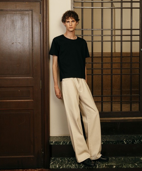 LURAKU（ルラク）の「【LURAKU】Loose Neck Cropped Tee / ルーズネッククロップドTシャツ（Tシャツ/カットソー・メンズ・ブラック/オフホワイト・S/M/L）」の5枚目の写真