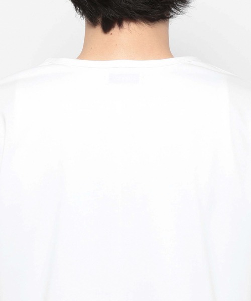 LURAKU（ルラク）の「【LURAKU】Loose Neck Cropped Tee / ルーズネッククロップドTシャツ（Tシャツ/カットソー・メンズ・ブラック/オフホワイト・S/M/L）」の15枚目の写真