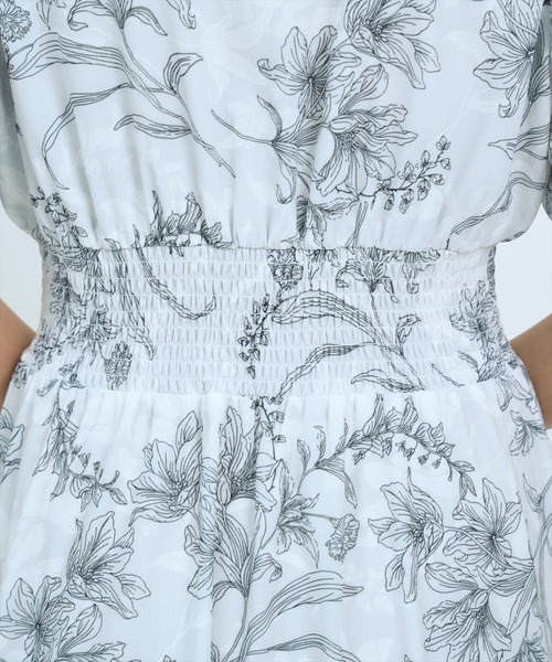 AND COUTURE(アンドクチュール)の「ラインフラワーハーフスリーブワンピース(ワンピース・レディース・ブラック系その他/ホワイト系その他/ブルー系その他・FREE)」の19枚目の写真