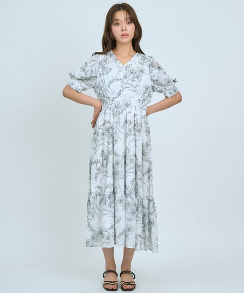 AND COUTURE(アンドクチュール)の「ラインフラワーハーフスリーブワンピース(ワンピース・レディース・ブラック系その他/ホワイト系その他/ブルー系その他・FREE)」の22枚目の写真